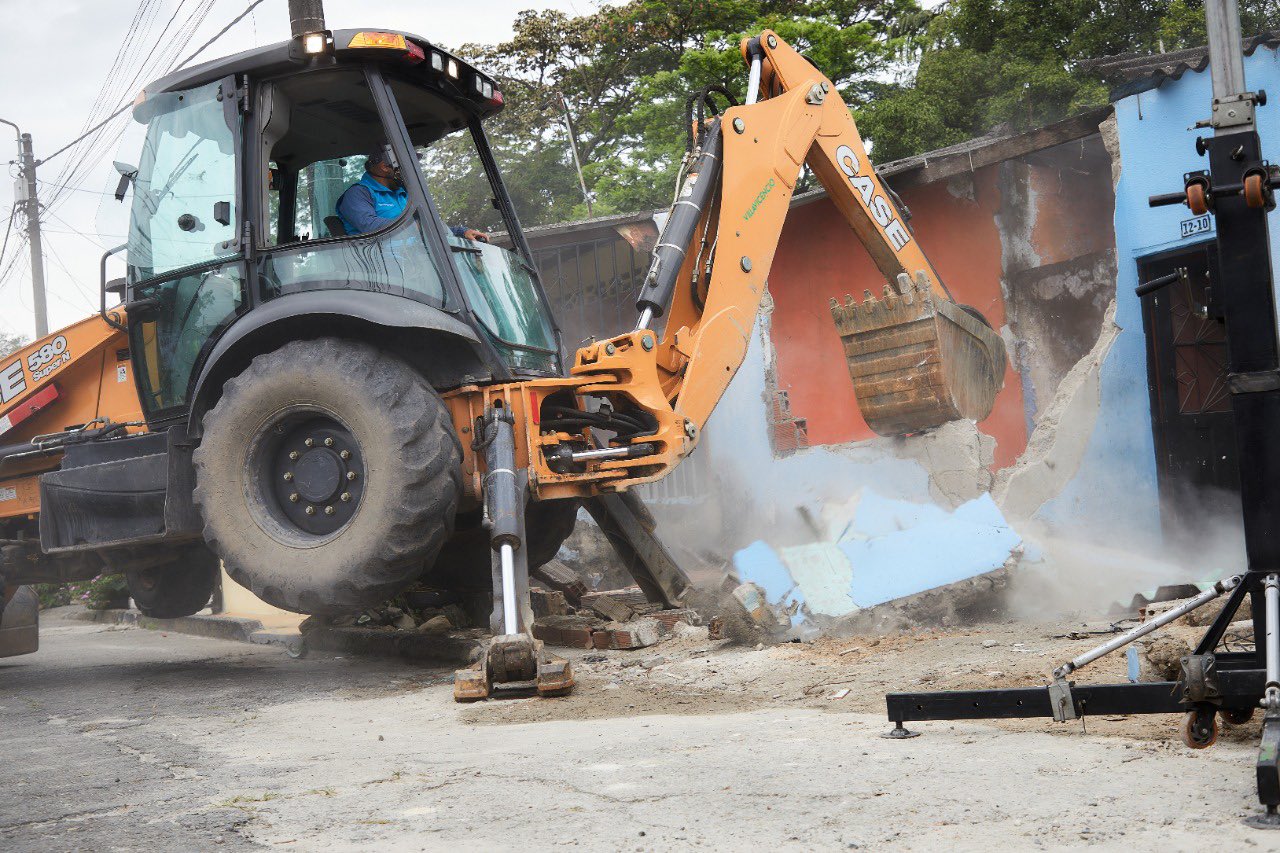 MinDefensa lideró demolición de dos 'ollas' en Villavicencio