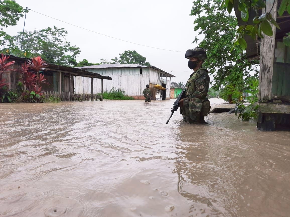 Ejército rescató a nueve personas atrapadas por creciente del río Duda