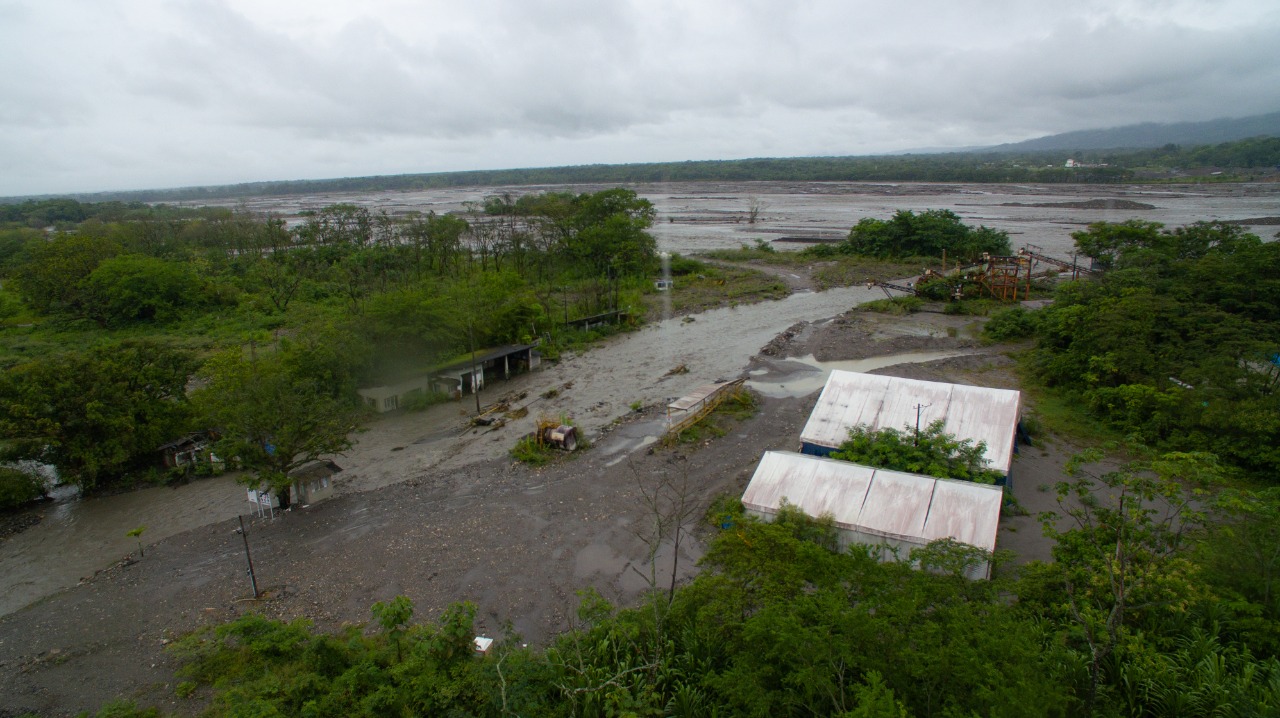 Vía Acacías – Villavicencio opera con normalidad tras inundación del Guayuriba